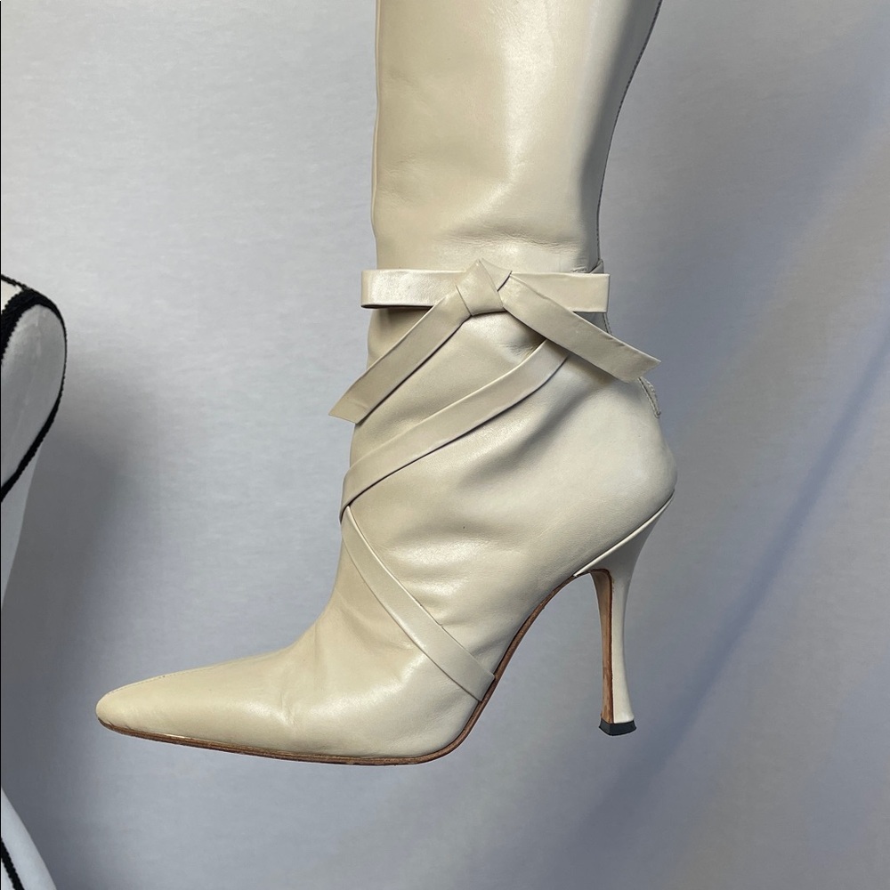 Manolo Blahnik Ivory Borneola  Boots Creme Calf Leather heeled bow straps - Picture 5 of 17